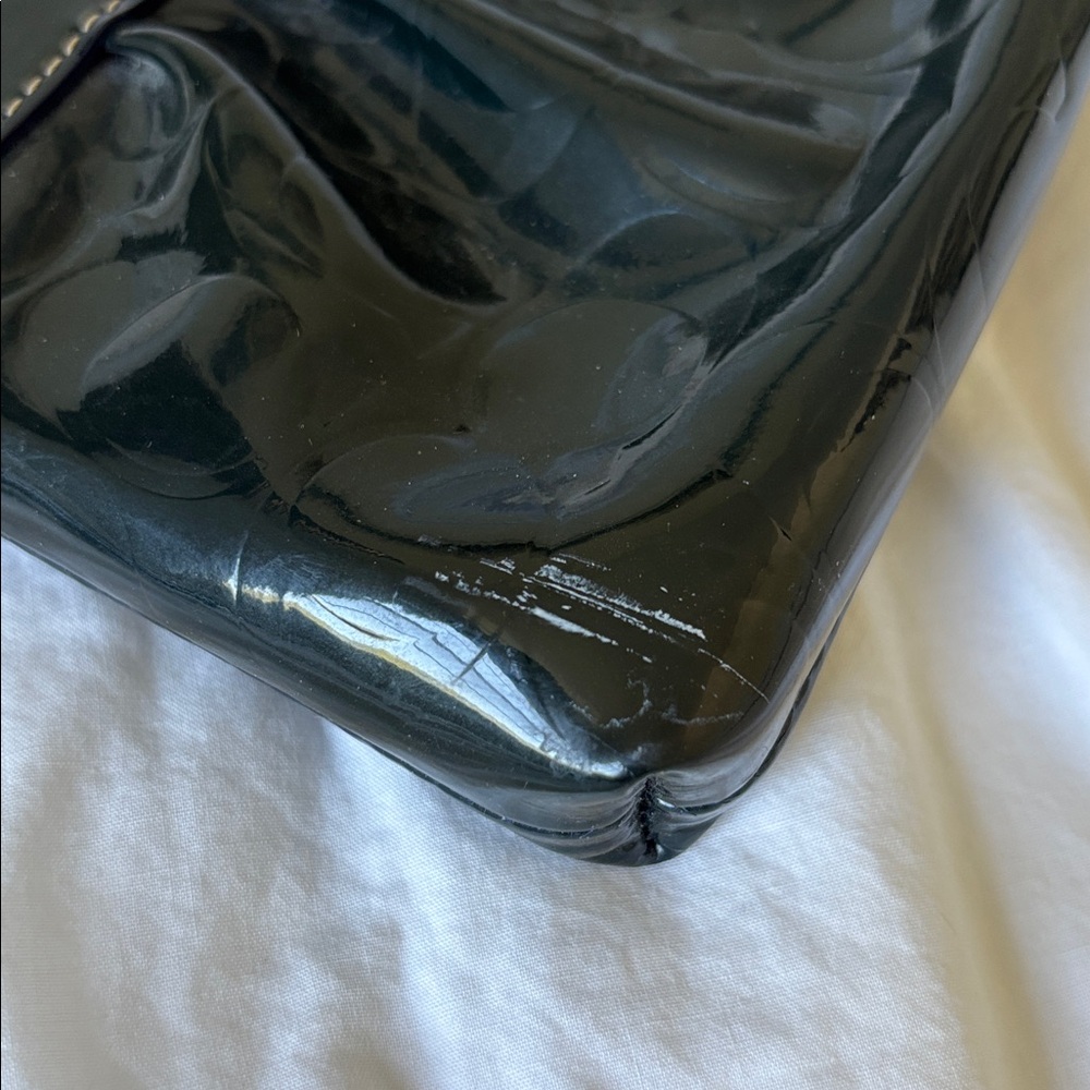 ⭐️ 3 for $20 - Bundle and save!!⭐️
COACH Navy Patent Leather Wristlet - Picture 7 of 8